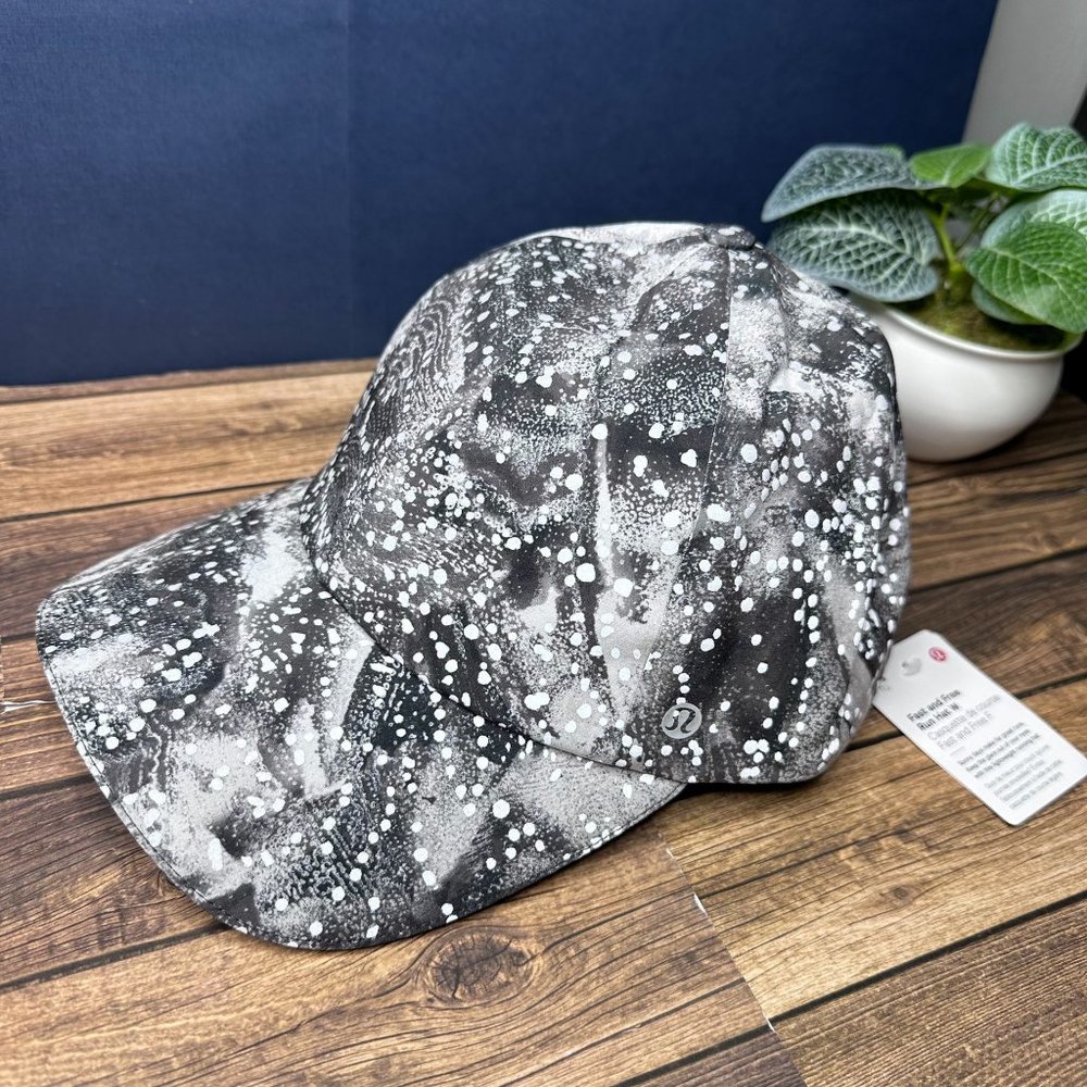 Lululemon Fast & Free Women's Run Hat NWT ONE SIZE (TAKE Reflective) - Picture 2 of 12